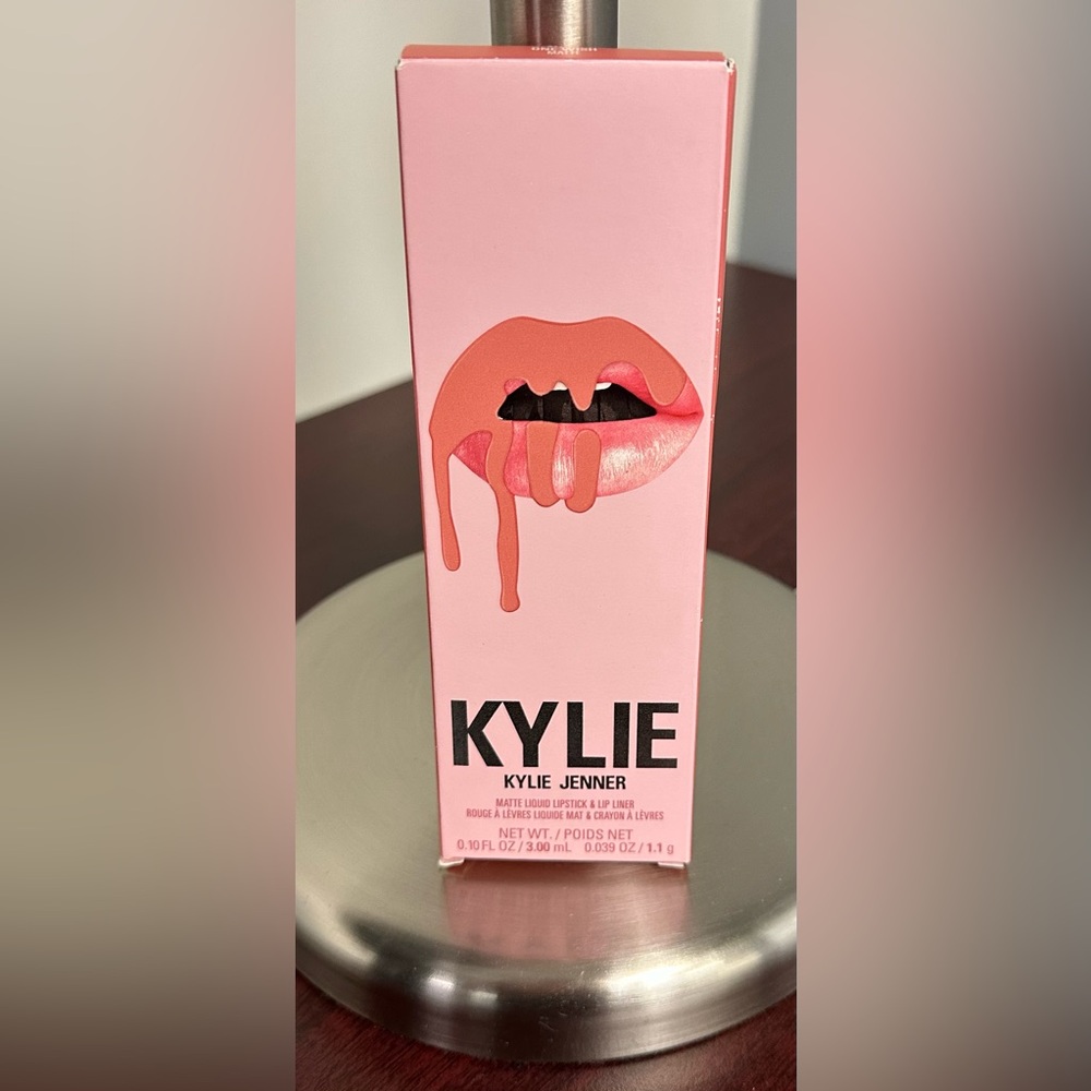 New Kylie Jenner Matte Liquid Lipstick + Lip Liner – Shade 800 “One Wish”